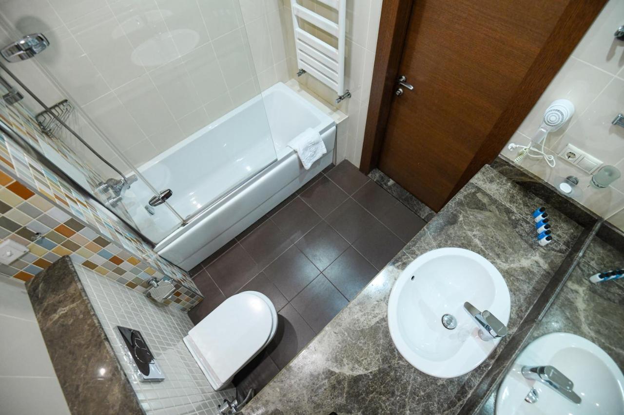 Avenue Hotel Baku By Smart Bagian luar foto