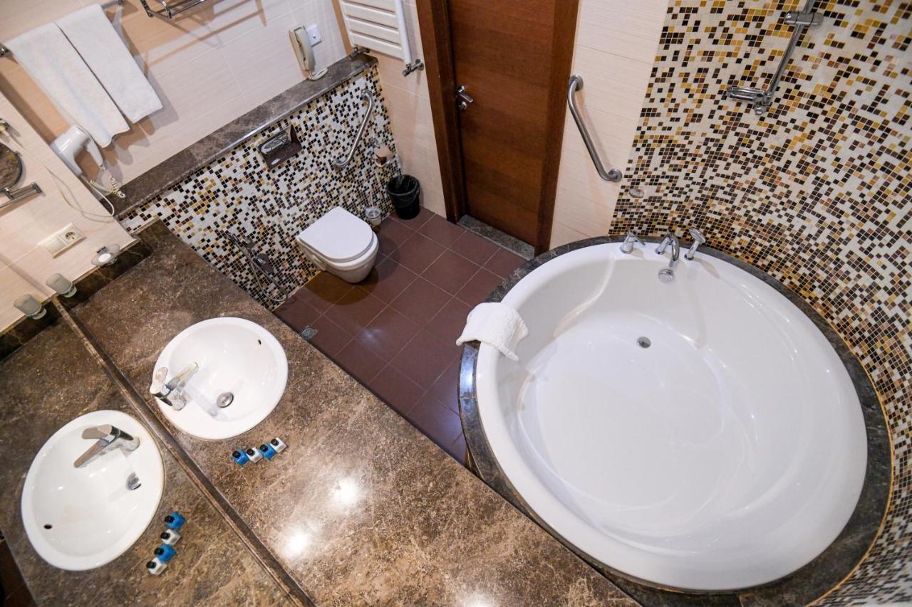 Avenue Hotel Baku By Smart Bagian luar foto
