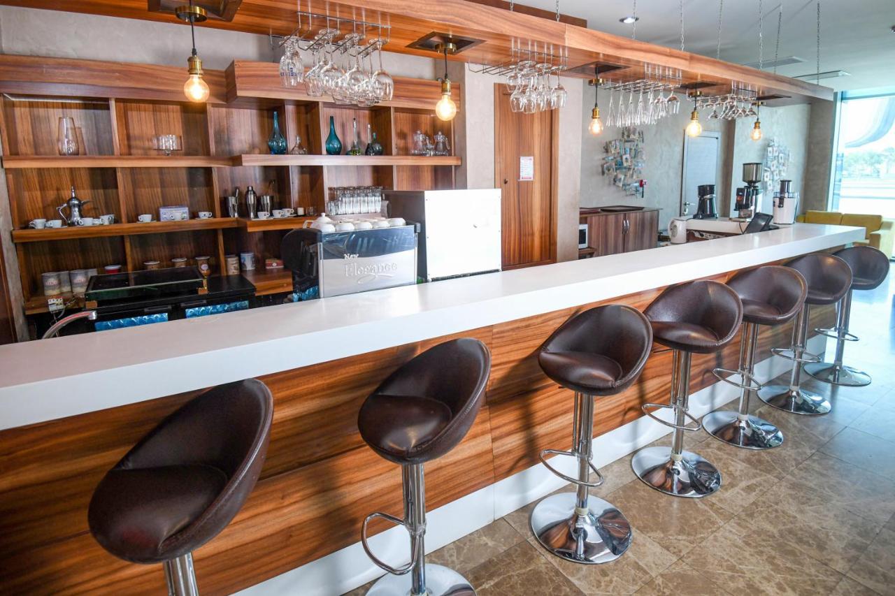 Avenue Hotel Baku By Smart Bagian luar foto