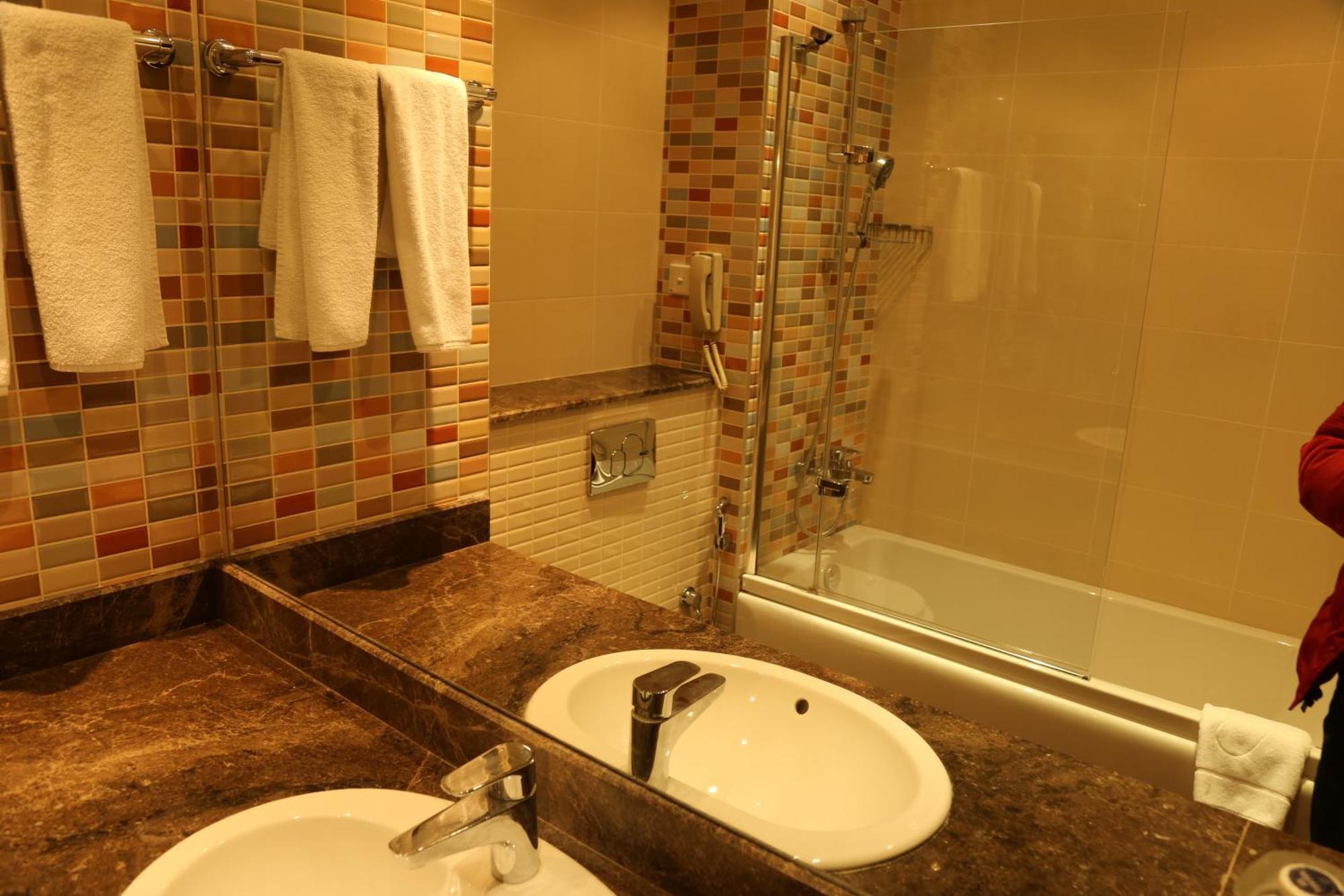 Avenue Hotel Baku By Smart Bagian luar foto